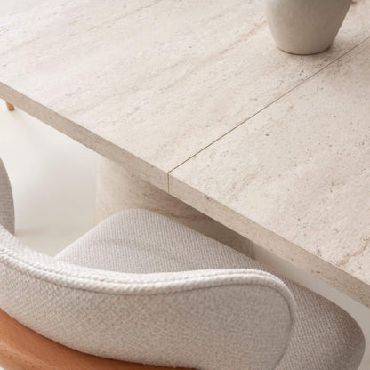 Modern yemek odası dekorasyonu – Traverten desenli Konçerto masa ve konsol kombinasyonu yemek odanıza zarafet katacak.