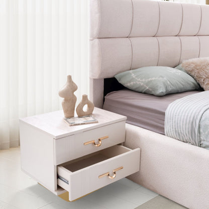 Ayna kapaklı geniş gardırop ve döşemeli yatak başlığıyla Napolyon yatak odası takımı, Casa Da Noir’in zarif lüks stilini yansıtır