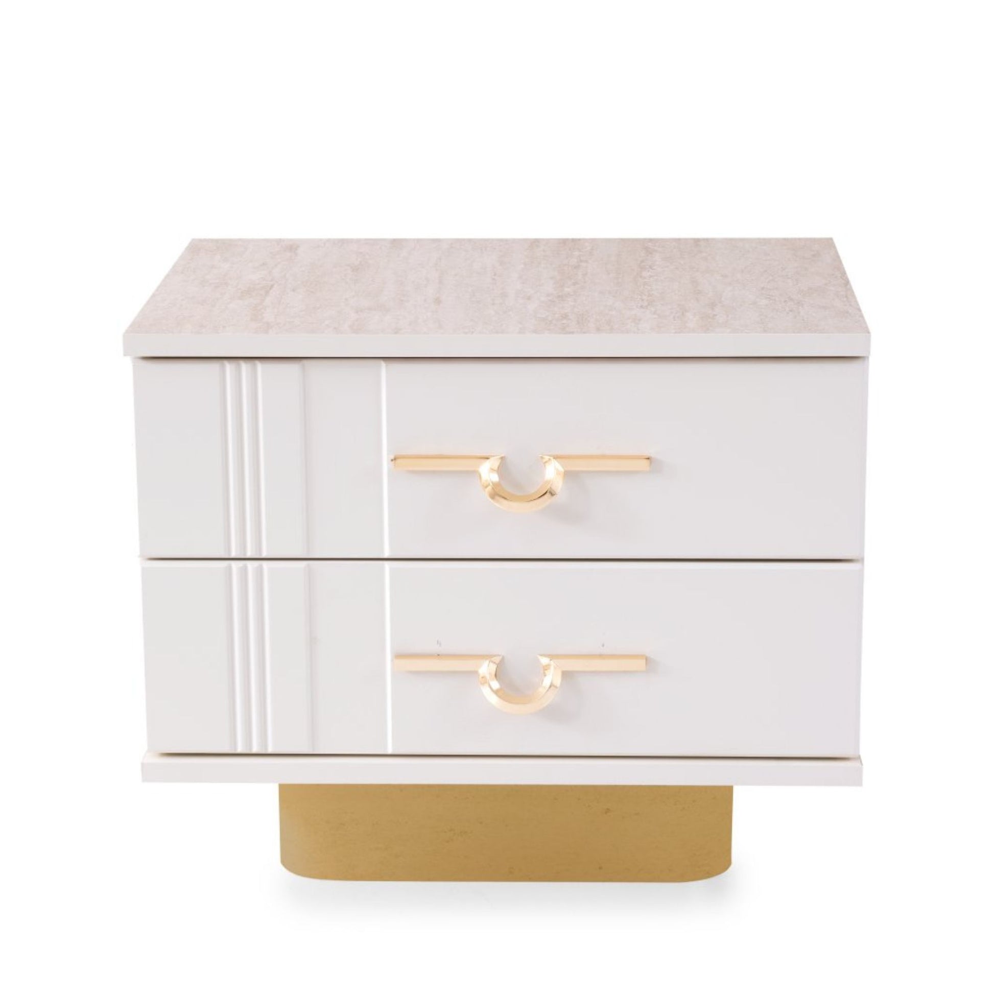 Gold kulplu komodin ve modern şifonyeriyle tamamlanan Napolyon yatak odası takımı, ferah ve sofistike bir kullanım sağlar.