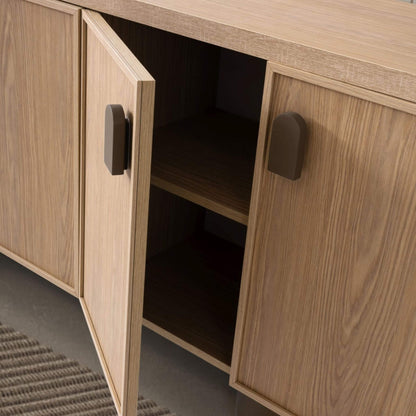 Modern yemek odası dekorasyonu, Newton model konsol ve masa görseli