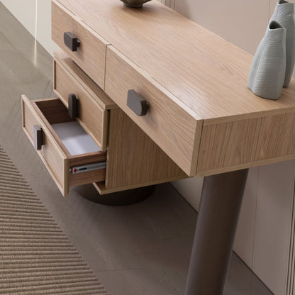 Newton Yatak Odası Takımı, doğal ahşap yüzeyleri ve modern çizgileriyle sıcak ve minimal bir yatak odası dekorasyonu sunar.