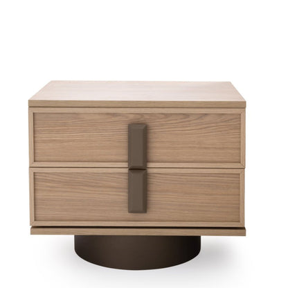 Modern komodin ve fonksiyonel şifonyeriyle tamamlanan Newton yatak odası takımı, sade ve zarif bir kullanım sağlar.