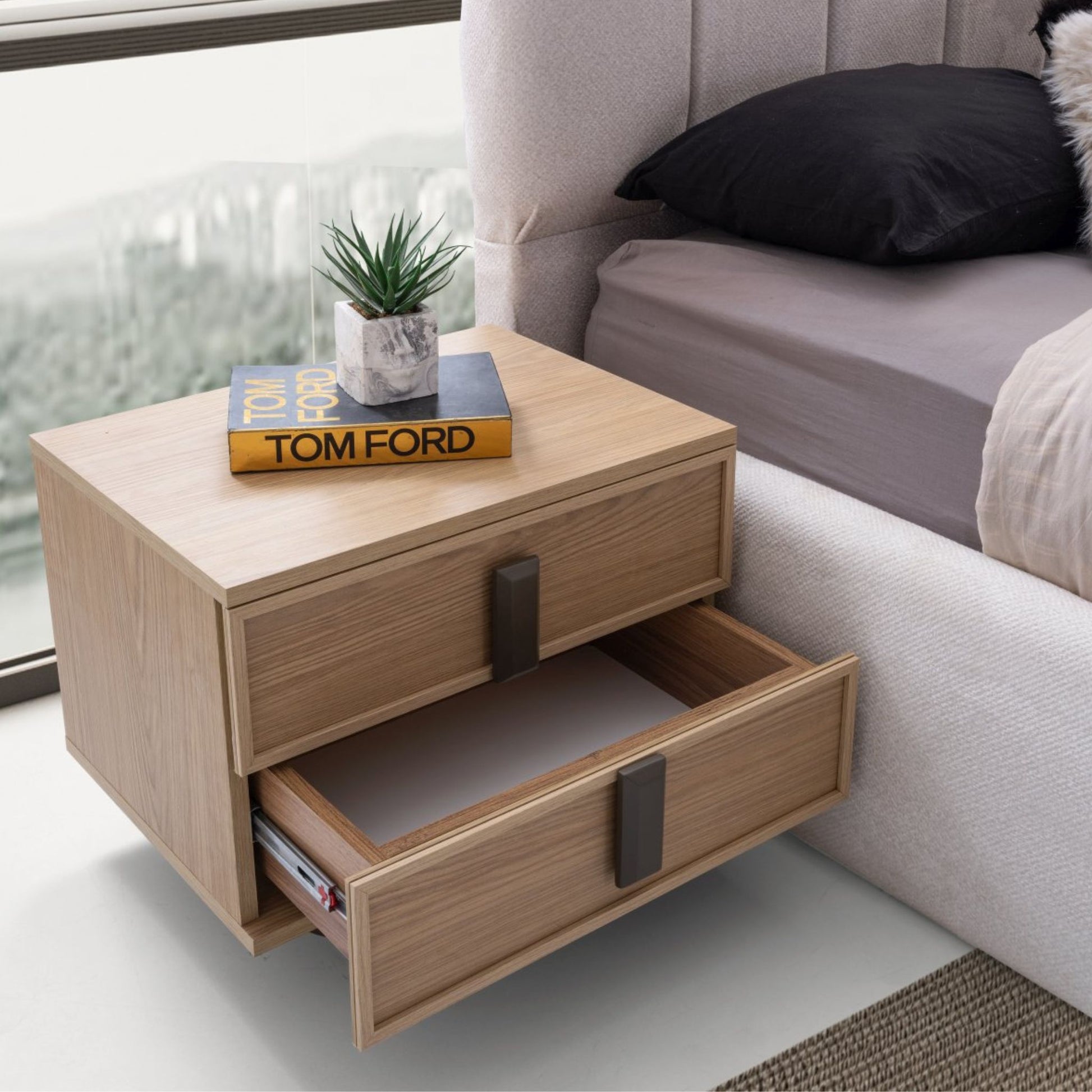 Modern komodin ve fonksiyonel şifonyeriyle tamamlanan Newton yatak odası takımı, sade ve zarif bir kullanım sağlar.