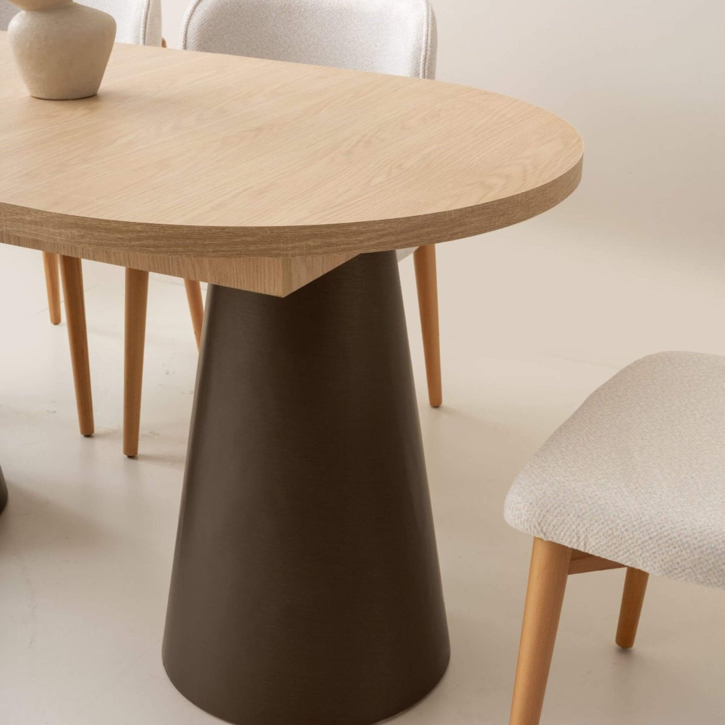 Modern yemek odası dekorasyonu, Newton model konsol ve masa görseli