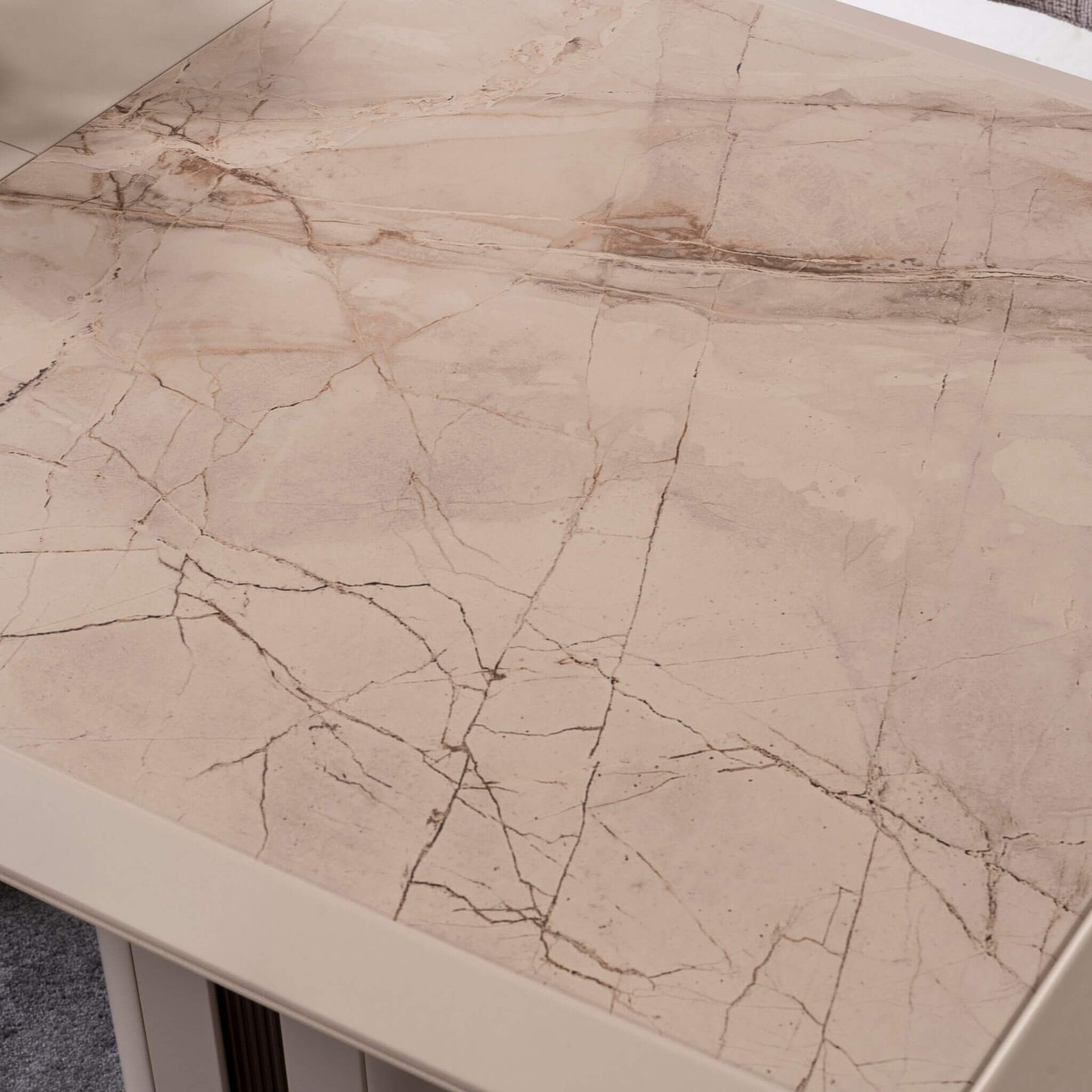 Açılır mekanizmalı Petra yemek masası ve kumaş sandalyeler