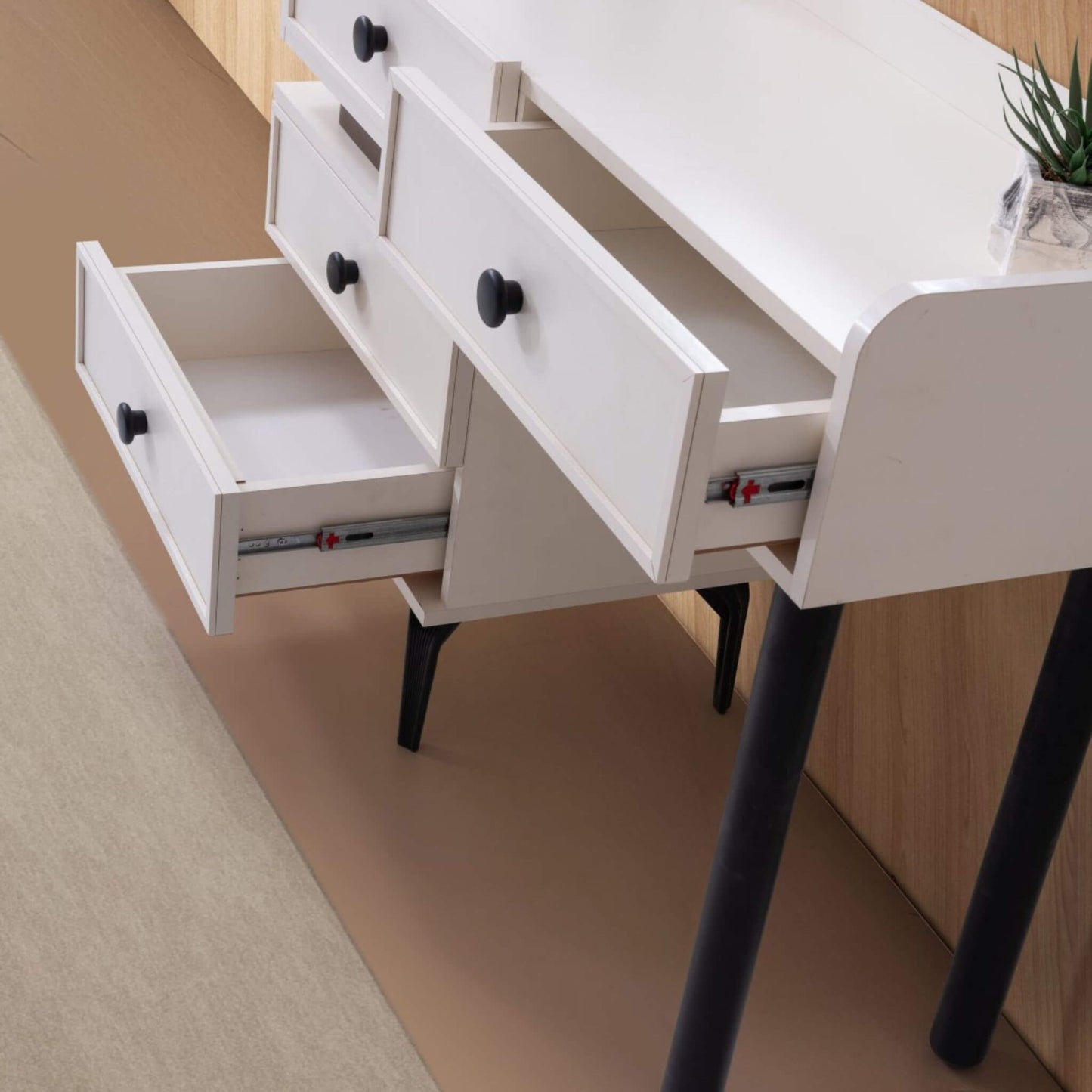 Piano Yatak Odası Takımı – Modern Beyaz Minimalizm ve Zarif Geometrik Çizgiler