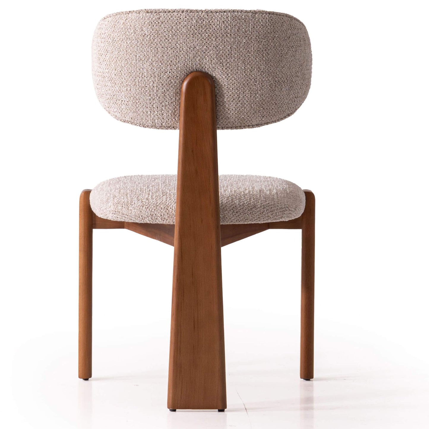 Bej tonlarında Salda yemek masası ve sandalyelerle tasarlanmış lüks alan