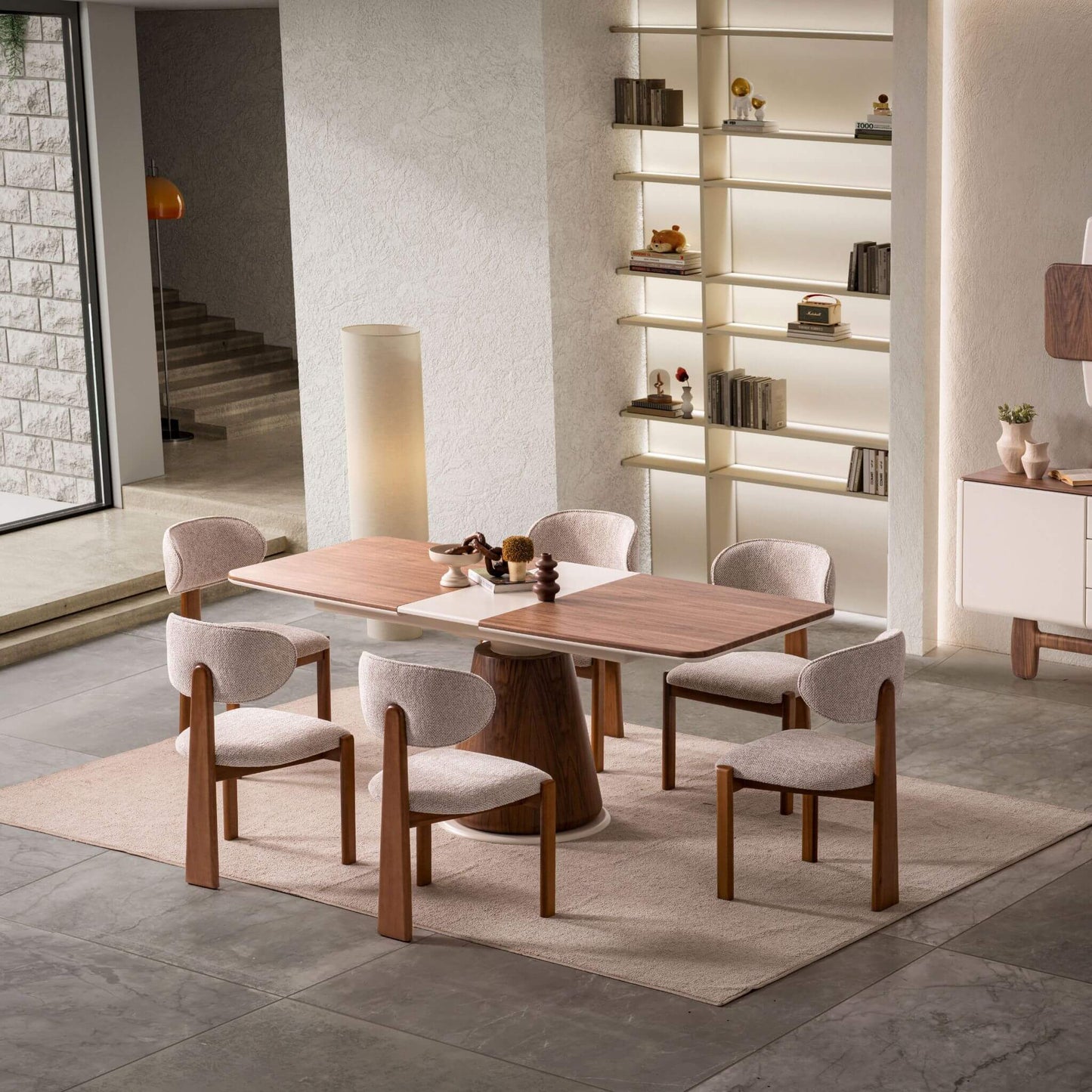 Salda yemek masası setinin ahşap ayak ve lake yüzey detayları