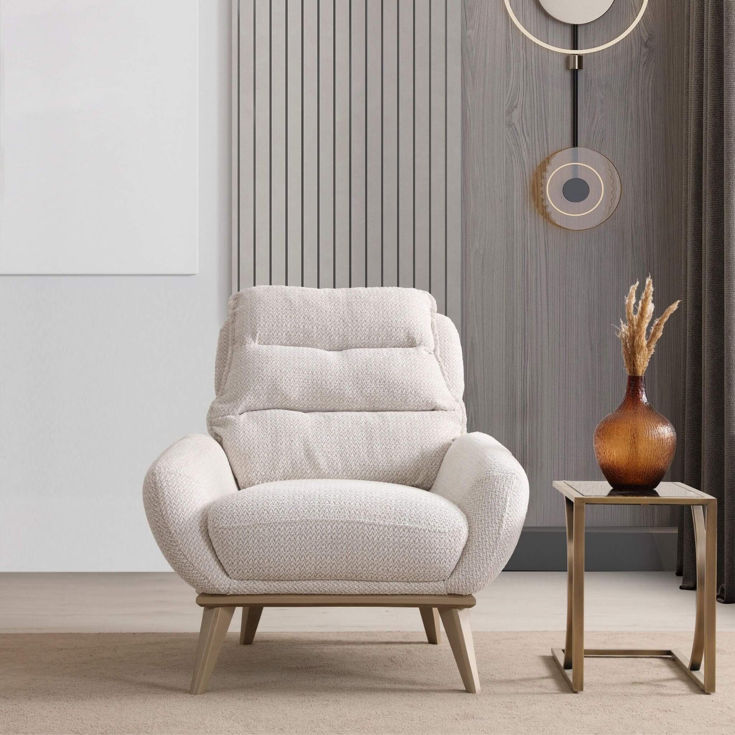 Serena Koltuk Takımı, modern çizgileri ve krem tonlarıyla zarif bir salon dekorasyonu sunar.