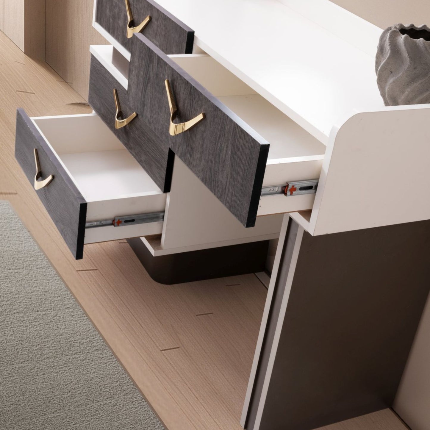 Berceste Yatak Odası Takımı – Modern Kontrast ve Lüks Detayların Şık Buluşması