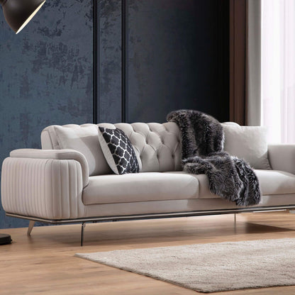 Casa Da Noir markalı modern koltuk takımları, gold detaylı berjer koltuk ve üçlü koltuk tasarımıyla sofistike bir mobilya dekorasyon anlayışı sunar.